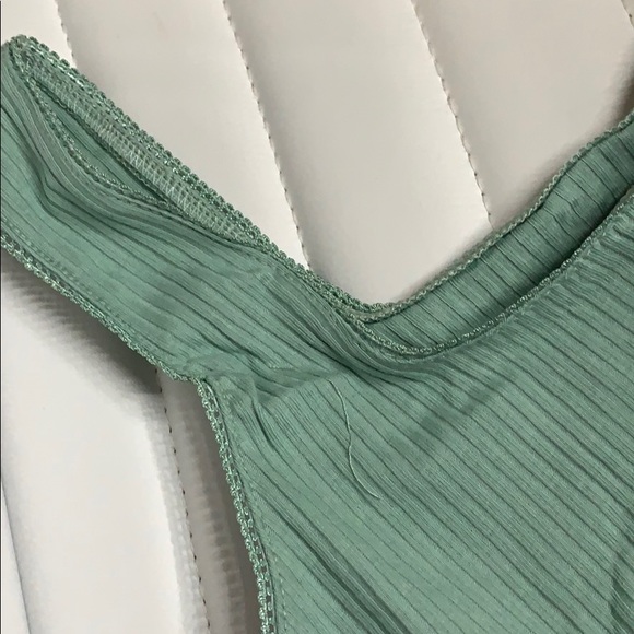 Green trim lace crop top - Picture 3 of 4